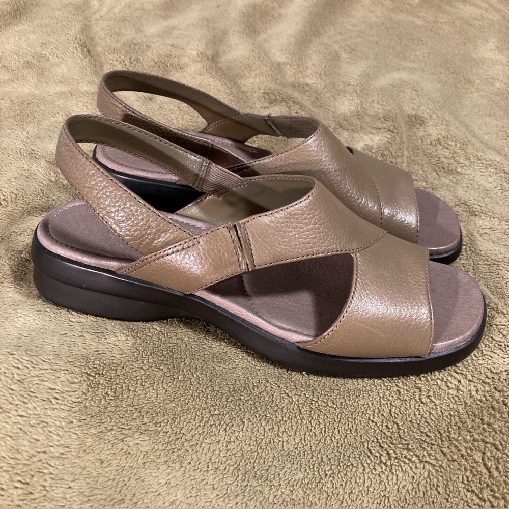 NIB Easy Spirit Vintage 80s Sandals Steward Leather Tan Women's Size 8M